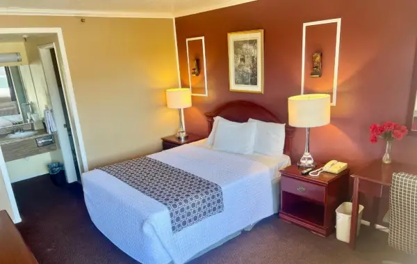 Park Avenue Inn & Suites 8